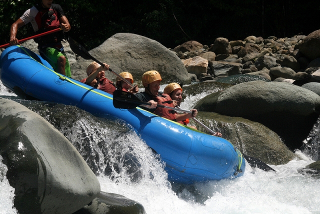 Pasando entre las rocas